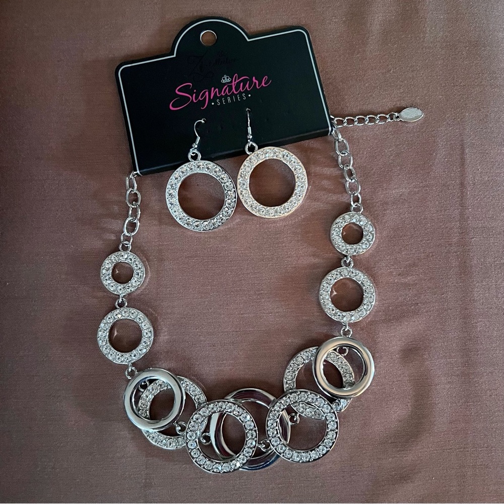 NWT Zi Signature Collection by Paparazzi Jewelry Set